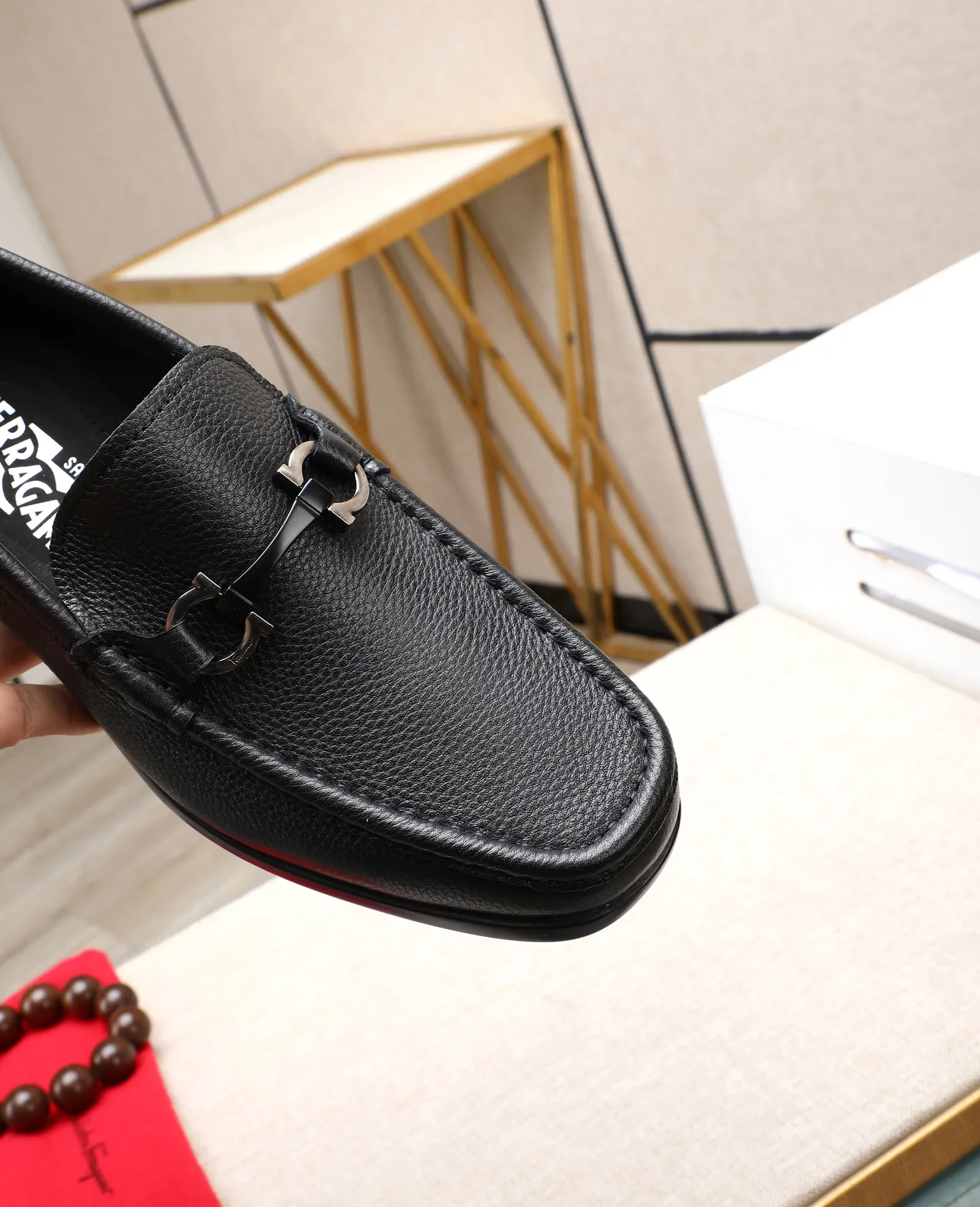 Men's clothing and shoes 💰700📛📛High-end goods! Salvatore Ferragamo is the world's top luxury footwear brand. It comes from Italy, the kingdom of fashion. It is famous all over the world for its traditional handmade design and novel styles... 🚶🏻🚶🏻 Top-quality suit shoes are sold simultaneously at the counter. This style is purely handmade. The fabric is imported Italian calfskin➕soft water-dyed cowhide lining. Specially available with original deep rubber outsole🌀🌀Size: 38➖44